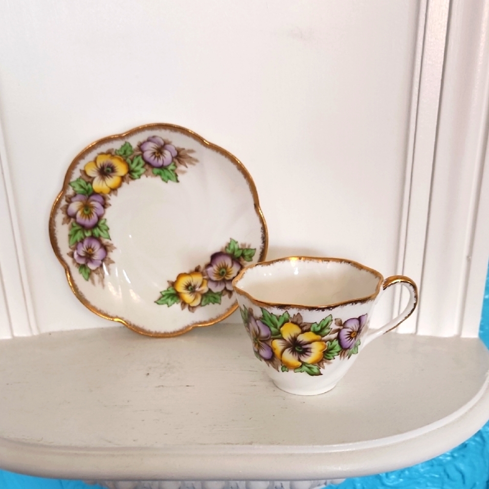 Salisbury Teacup & Saucer Pansy Gold Trim Bone China Purple Vintage